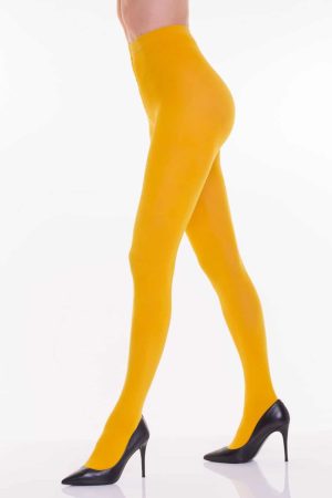 San Giacomo Strømpebukser Velvet Cotton Ocra 120 Denier Ekstra bløde og uigennemsigtige strømpebukser i en elegant, ensfarvet 120 denier kvalitet. Fremstillet af luksuriøs egyptisk bomuld og mikrofiber, hvor bomulden ligger mod huden, mens mikrofiberen danner en glat og slidstærk overflade. Den unikke kombination af materialer og konstruktion sikrer en strømpebuks, der ikke kun føles utrolig behagelig, men også er yderst holdbar og modstandsdygtig over for både slid og gentagne vaske. Du finder 8 forskellige ensfarvet strømpebukser, som passer perfekt til ethvert outfit. Ses her i farven Ocra/ Gul/Okker En klassiker til en hver garderobe.