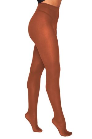 Pamela Mann Strømpebukser Hazelnut Vores fantastiske udvalg af Pamela Mann 50 denier farver. Det bedst sælgende udvalg af 50 Denier Opaque Tights fra Pamela Mann bør være i din garderobe. De uigennemsigtige tights bruger 3D-garn, strikket sammen for at tilføje ekstra udholdenhed og elasticitet af tightsene, hvilket resulterer i overlegen komfort. En række af de dristige farvemuligheder som alle er fremstillet i Italien, fremstillet i høj kvalitet. Som en del af Pamela Manns dedikation til at producere det førende udvalg af gennemgår alle varer deres sidste produktionsfase på hovedkontoret i Leicestershire, før de sendes ud til forhandlere over hele verden. Pamela Mann Strømpebukser Hazelnut er super lækre at have på, du kan bruge dem hele året. Du finder denne skønne farve i 3  str Se vores udvalg af strømpebukser på shoppen.