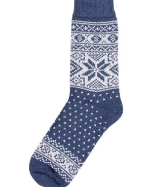 Danefæ Danestay Warm Wool Socks Denim/White Lækre sokker  til de rigtige kolde dage. Behagelige og dejlige at have på.Nordisk mønster. Virkelig skønne sokker som uden tvivl bliver en favorit i vinter-garderoben. Danefæ Danestay Warm Wool Socks Denim/White er lavet af en lækker lammeuldsblanding der består af 60% lammeuld, 37% nylon og 3% elastane.