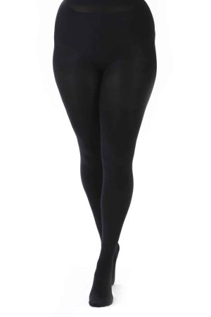 Pamela Mann Strømpebukser 200 Denier Black En behagelig vinter tights, til de lidt koldere dage, du finder dem i farven sort. og i hele 3 str. Fuldend ethvert outfit med et ekstra glat look ved at sammensætte disse 200 denier uigennemsigtige tights. De klassiske sorte uigennemsigtige strømpebukser er et most have i en hver garderobe. Strømperne begynder deres liv på en italiensk fabrik, hvor materialer af højeste kvalitet bruges med banebrydende teknologi til at producere upåklagelige produkter. Derefter tilføjer teamet i Storbritannien prikken over i'et og emballagen, hvilket sikrer en praktisk touch og kvalitetssikring af hver vare. Pamela Mann Strømpebukser 200 Denier Black er super lækre at have på i den kolde tid. Se vores udvalg af strømpebukser på shoppen.