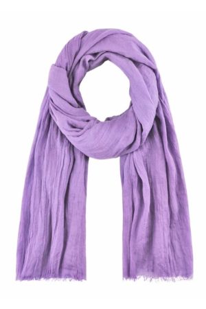Found By Justos Tørklæde Lilla Lækker lilla tørklæde i en skøn viskose kvalitet Se vores udvalg af andre tørklæder her på shoppen. Matche din nye Found By Justos Tørklæde Lilla op med en dejlig kjole og et par farvede strømpebukser