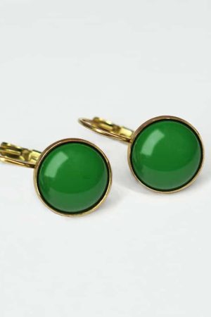 Urban Hippies Øreringe Dots Amazon Forgyldt rustfrit stål øreringe fra Hollandske Urban Hippies. Stenen måler 12 mm og er forgyldt med Guld. Passer godt sammen med de farverige kjoler og nederdele du finder her på shoppen. match dem op med en flot kjole eller et par jeans og en farverig bluse og tag Urban Hippies Øreringe Dots Amazon på. De er perfekte som en gave eller en lille ekstra ting, som er med til at fuldende dit look. Se vores sortiment her