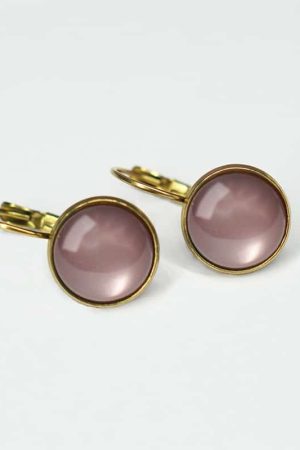 Urban Hippies Øreringe Dots Dusty Taupe Forgyldt rustfrit stål øreringe fra Hollandske Urban Hippies. Stenen måler 12 mm og er forgyldt med Guld. Passer godt sammen med de farverige kjoler og nederdele du finder her på shoppen. match dem op med en flot kjole eller et par jeans og en farverig bluse og tag Urban Hippies Øreringe Dots Dusty Taupe på.