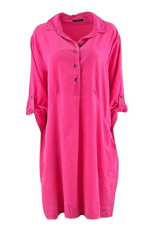 Skovbjerg Collection Kjole Cecilia Fløjl Fuxia Vanvittig lækker baby fløjls kjole i en skøn lækker kvalitet. Kjolen har skjortekrave med stolpelukning og 4 knapper. Lange ærmer med knap til oprul. Store lommer Skovbjerg Collection Kjole Cecilia Fløjl Fuxia har en længde der er ca 96 cm og bryst mål på 120 cm Du finde kun denne model i denne skønne farve her på shoppen. 100 % bomuld babyfløjl