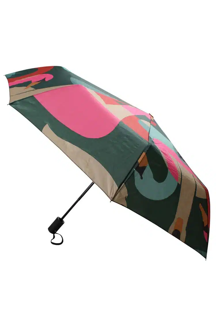 Danefæ Paraply Danumbrella Deep Forest SWANOSCOPE En super praktisk kompakt paraply, der passer perfekt i en taske. Danefæs lommeparaply med automatisk åbne- og lukkefunktion. Paraplyen er perfekt til en våd regnvejrsdag. Det fineste print med smukke svaner. Længde: 28 cm Diameter: 97 cm Bemærk at du lukker paraplyen ved at trykke på pil ned.