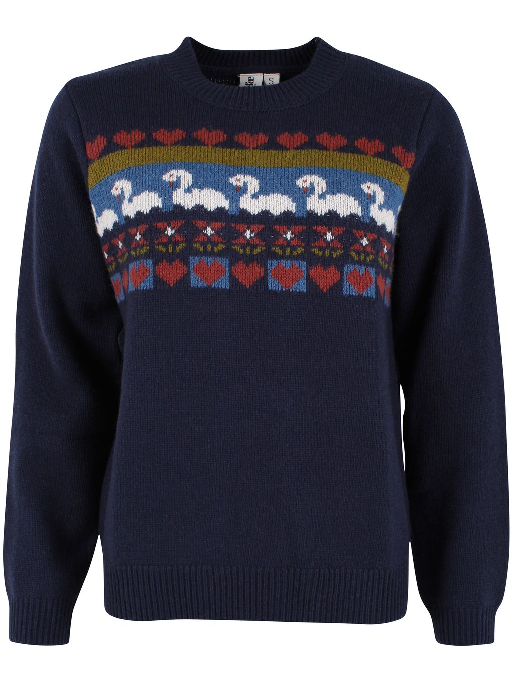 Danefæ Danemaggie Wool Sweater Navy DaneMaggie sweater er perfekt til de alle de kølige dage vi snart går i møde. Danefæ Danemaggie Wool Sweater Navy har en god kvalitets i materialer; ulden tilfører dejlig varme, viskose giver blødhed og et flot look til garnet. Kombinationen af garn giver kroppen åndbarhed og samtidig har du en strik der holder formen efter vask. Sweateren er lavet af RWS (Responsible Wool Standard) certificeret uld. RWS-certificeringen er med til at sikre bl.a. dyrevelfærd og bedre arbejdsforhold indenfor opdrætning af får. Vi anbefaler, at sweateren håndvaskes med uld-vaskemiddel og lægges til tørre fladt på et håndklæde. 50% Mulesing-fri uld, 25% viscose, 25% bomuld. Materialet er OEKO-TEX og RWS certificeret.