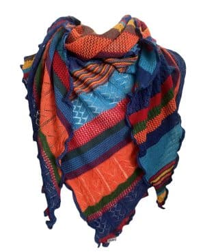 Invero Tørklæde Kyra Konfetti Her får du det lækreste tørklæde/sjal i de dejligste farver. Blødt og lækkert og have på. Pift din kjole eller tøj op med et smukt tørklæde. Invero Tørklæde Kyra Konfetti er strikket i en trekant i det smukkeste merino uld fra Italien. Strikket i Tyskland. Utrolig skøn farve kombinationer. Tørklædet måler 140x200