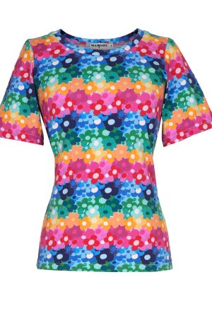 Margot T-Shirts Miss Prismatic Oplev de smukkeste farvekombinationer med Margot T-Shirts Miss Prismatic. Denne T-shirt er designet med korte ærmer, en klassisk rund halsudskæring og et skønt blomsterprint i pink, grøn, gul og orange. Miss Prismatic er et farverigt og legende valg til forårets og sommerens festlige begivenheder. Kombinér den med en elegant nederdel for et stilfuldt og iøjnefaldende look. Elsker du dette print? Så finder du det også i vores kjole "Rain Dancer" her på shoppen.