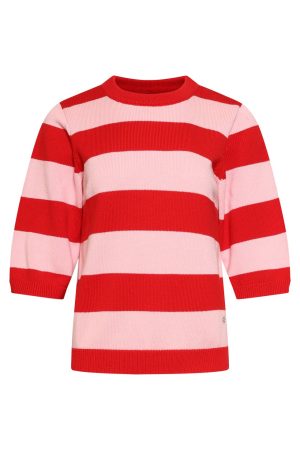 Smashed Lemon Bluse 26149 Navnet siger det hele, dette er en vidunderlig smuk strik bluse med lyse og røde brede striber. Ses her i en lækker bomulds kvalitet. Blusen har 3/4 ærmer. Fin rund halsudskæring. Denne smuksak af en bluse bør ikke mangle i din garderobe! Smashed Lemon Bluse 26149 sidder altid godt og er meget nem at kombinerer meden nederdel eller et par jeans.