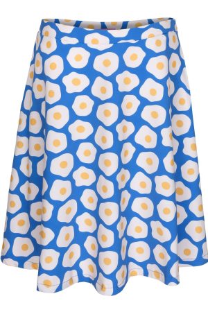 Margot Ova Nederdel Nederdel med vidde har et tydeligt inspireret udtryk med et print at spejlæg.  Du finder også dette print i bluse her på shoppen.