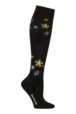 Supcare Compression Strømper med motiv Skin life / Q-Skin er hoved materialet i disse medicinske klasse 2-kompressionsstrømper. Materialet føles silkeblødt og er samtidig slidstærkt, så du får den præcise kompression, du har brug for hele dagen.  Skinlife / Q-Skin indeholder sølvmikropartikler, som hæmmer bakterievækst i tekstilet, hjælper med at bevare hudens naturlige balance og reducerer ubehagelige lugte. Til dig der vil have bedre blodomløb, og at du har fået anbefalet compressions strømper fra din læge eller andet sundhedsfagligt personale. De bærer kvalitetsstemplet for medicinske kompressionsstrømper og er testet med regelmæssige mellemrum af officielle kontrolmyndigheder. Overfladen er mat, perfekt til dig som ønsker en diskret strømpe. Kompression: 23-32 mmHg Materiale: 90%   Skinlife/Q-Skin Polyamid, 10% Lycra Elastan Vaskes ved 30 grader. Må ikke tørretumblers.