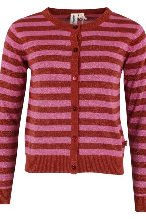 Danefæ Cardigan Glitter Chili Cherry Danefæ Glitter cardigan er den perfekte valg til din efterårs- og vintergarderobe. Den fineste striber. der giver dig både komfortabelt og smart look på de kolde dage. Cardiganen er med lange ørmer og gennemknappes, og har rund hals, hvilket giver et elegant udtryk og let at style med et par jeans eller nederdel.