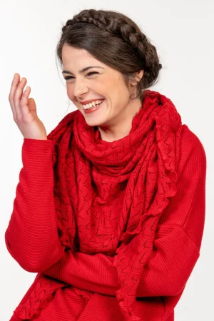 Invero Tørklæde Susi Granat Her får du det lækreste sorte tørklæde/sjal, Strikket i en trekant i det smukkeste merino uld. Invero Tørklæde Susi Granat er utrolig blødt og lækkert. Tørklædet måler 140x200 cm Lækkert fint merino uld fra Italien, strikket i Tyskland