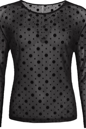 Ofelia Bluse Gitte Black Ofelia Bluse Ella er lavet i 95 % Polyester 5 % elastan hvilket gør den let og behagelig at have på hele dagen. Blusen er detaljeret med små og mellem store bomber, lange ærmer som tilsammen giver designet et elegant udtryk. Den løse pasform gør den velegnet til både hverdag og fest. den sorte farve passer godt ind her til efteråret og rigtig godt sammen med Ella blusen du også finder her på shoppen. Blusen er samtidig nem at kombinere med både lyse og mørke underdele.